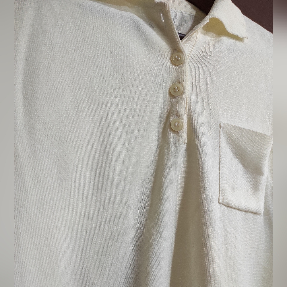White top 🤍 - Picture 3 of 14